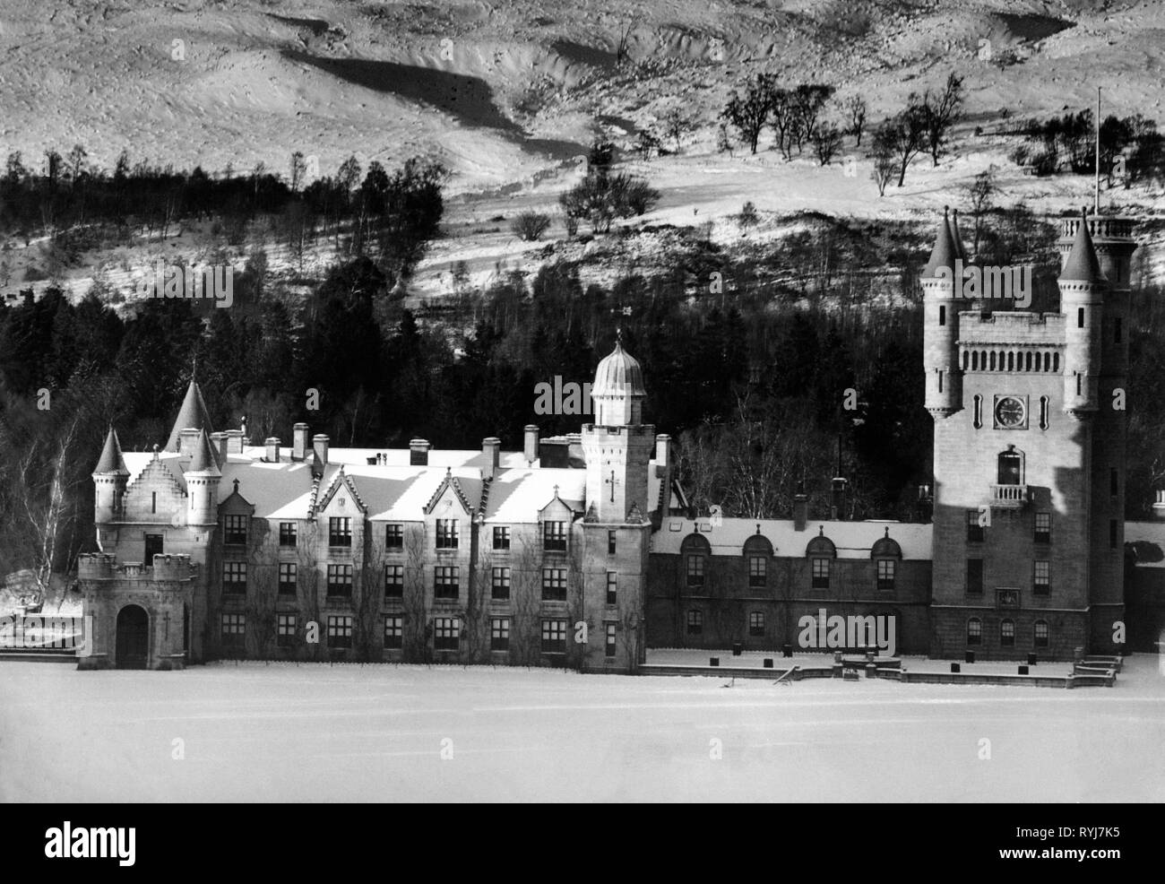 geography / travel, Great Britain, castles, Balmoral Castle, Abedeeshire, Scotland, Scottish residence of the kings and queens of Great Britain, exterior view, winter, 1949, Additional-Rights-Clearance-Info-Not-Available Stock Photo