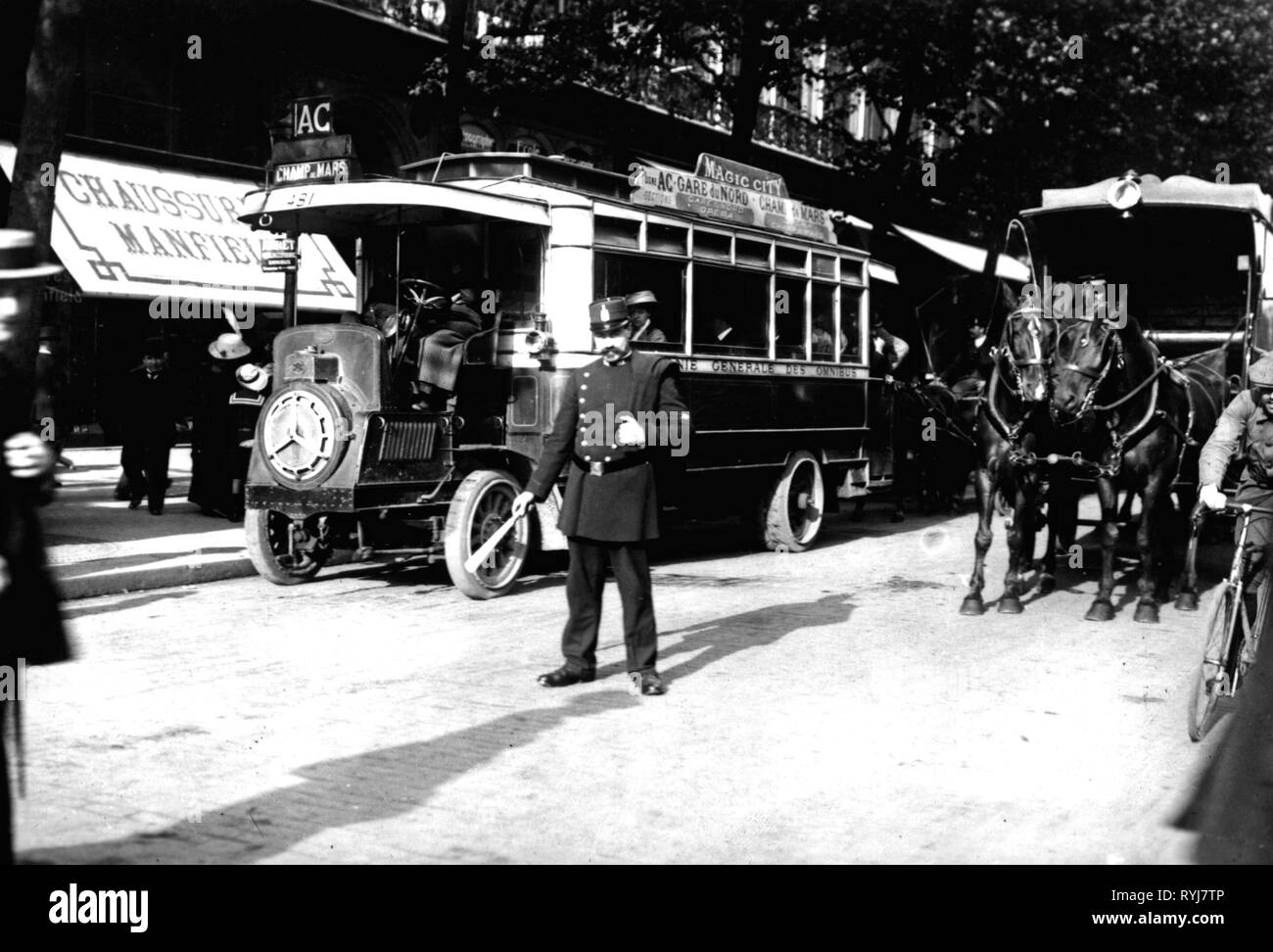 transport / transportation, car, omnibuses, bus of the Compagnie Generale des Omnibus, line AC from Gare du Nord to the Champ de Mars, Paris, 1900, Additional-Rights-Clearance-Info-Not-Available Stock Photo