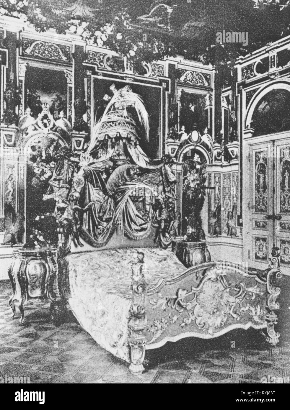 geography / travel, Austria, Vienna, building, Hermesvilla, interior view, bedroom of the Empress Elizabeth, bed, 20th century, Sisi, Sissi, Hermes villa, room, rooms, furniture, state bed, Europe, building, buildings, bedroom, bedrooms, bed, beds, historic, historical, Additional-Rights-Clearance-Info-Not-Available Stock Photo