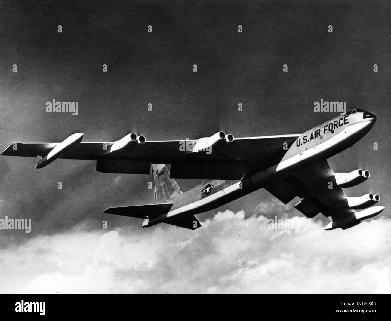 aeroplane, military, USA, Air Force, Strategic Air Command, nuclear bomber Boeing B-52 'Stratofortress' in the air, 1950s, Additional-Rights-Clearance-Info-Not-Available Stock Photo