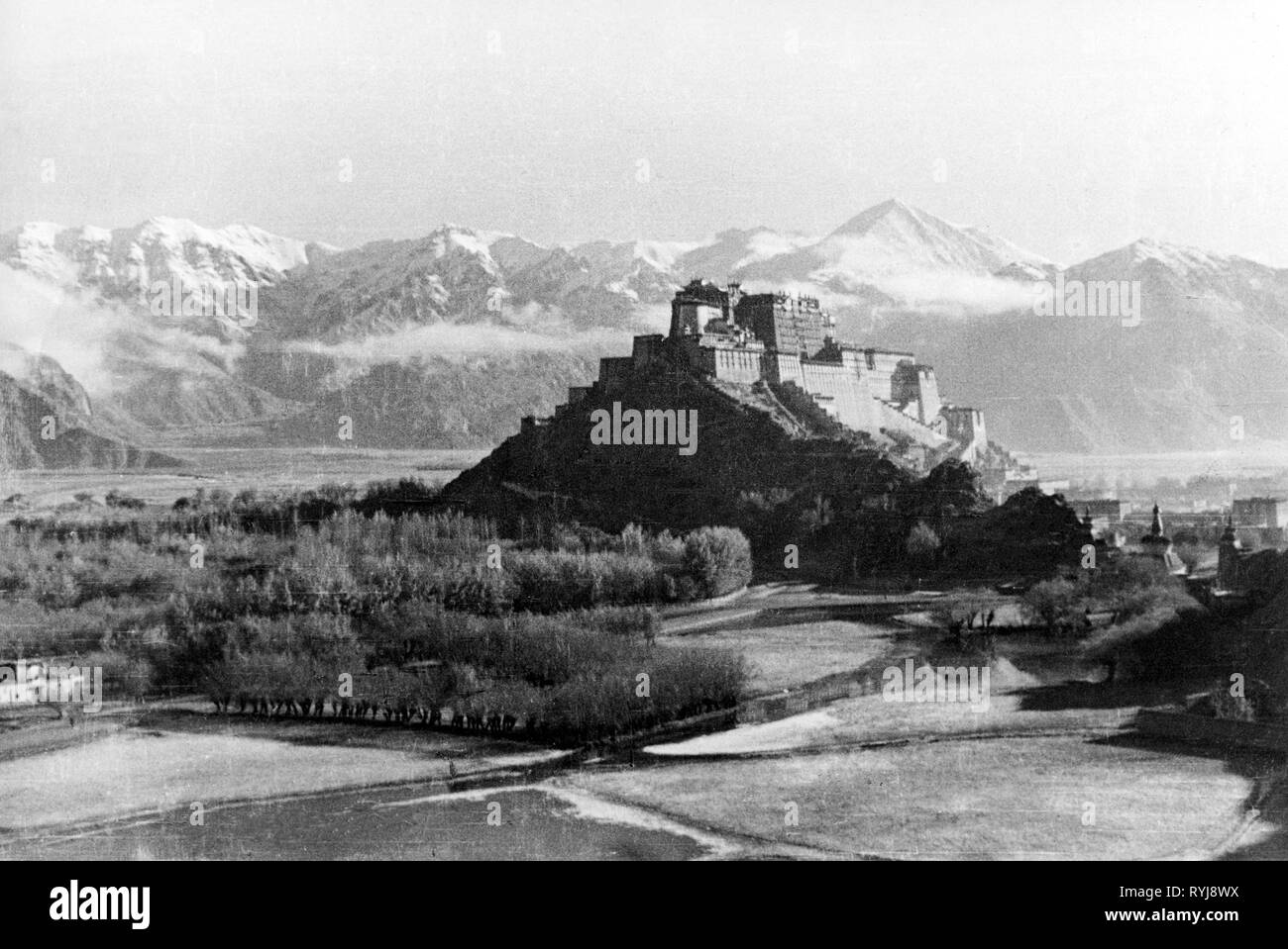 geography / travel, Tibet, Lasha, castles, Potala Palace, exterior view, circa 1950, Additional-Rights-Clearance-Info-Not-Available Stock Photo