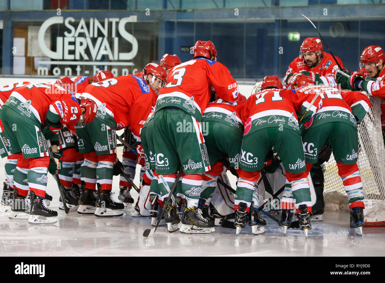 Ice Hockey match.  Hockey team. HC Mont-Blanc 2018 - 2019.  Saint-Gervais. France. Stock Photo