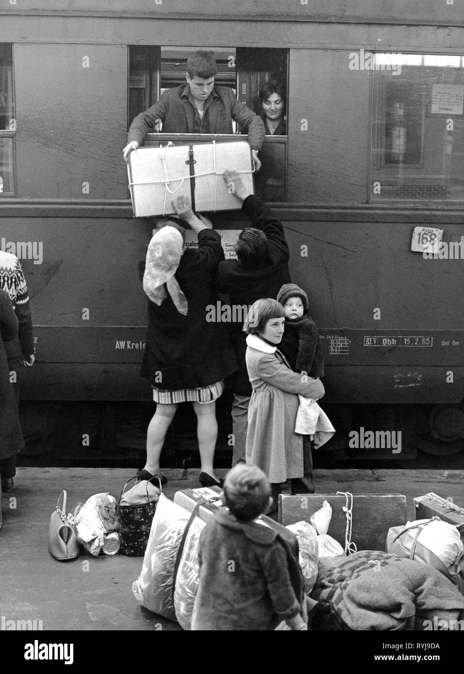 people, profession, foreign worker, arrival of a Greek family in Munich, central station, 1965, Additional-Rights-Clearance-Info-Not-Available Stock Photo