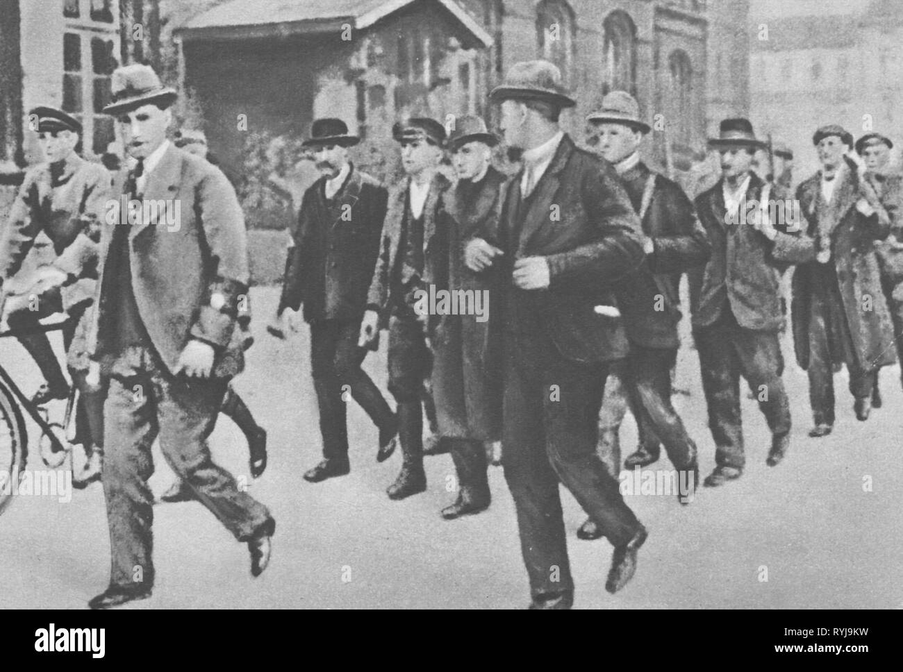 Ruhr Uprising, 13.3. - 12.4. 1920, members of the Red Ruhr Army, March 1920, March uprising, Ruhr war, Ruhr conflict, insurgency, rebellion, insurgencies, revolts, rebellions, in revolt, Red Army, communist, communists, Ruhr area, Ruhr Valley, Free State of Prussia, Rhine Province, North Rhine-Westphalia, North-Rhine, Rhine, Westphalia, Nordrhein-Westfalen, Nordrhein-Westphalen, Germany, German Reich, Third Reich, Weimar Republic, 20th century, 1920s, members, member, historic, historical, people, Additional-Rights-Clearance-Info-Not-Available Stock Photo