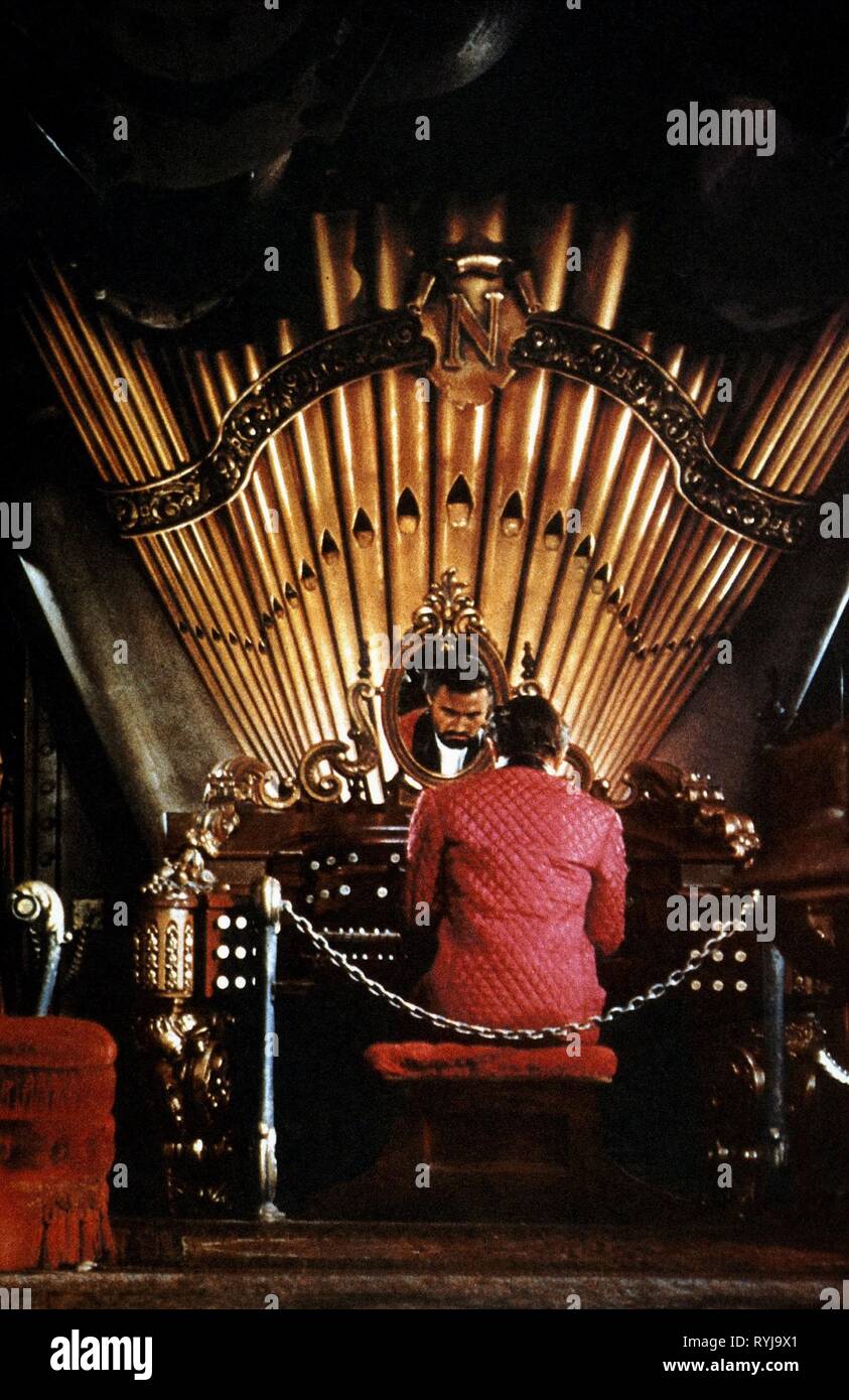 20000 leguas de viaje submarino hi-res stock photography and images - Alamy, image size:843x1390