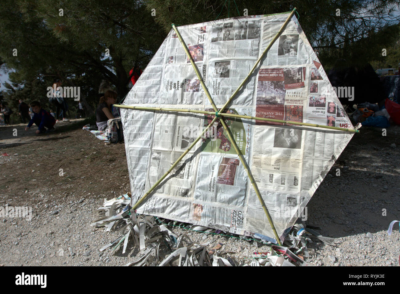 Traditionally made paper straw kite Stock Photo Alamy