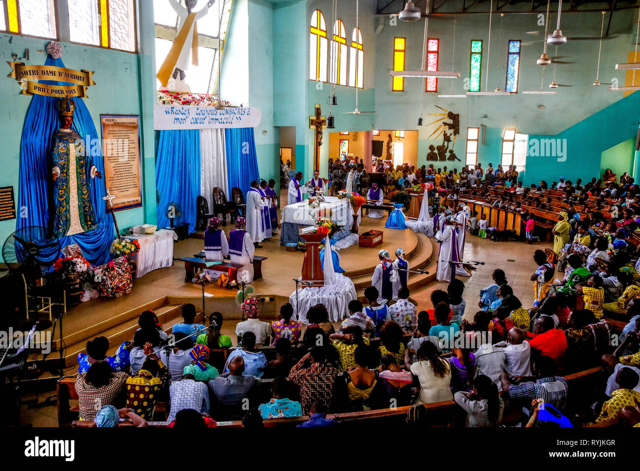 Sunday mass in a catholic church in Ouagadougou, Burkina faso. Stock Photo