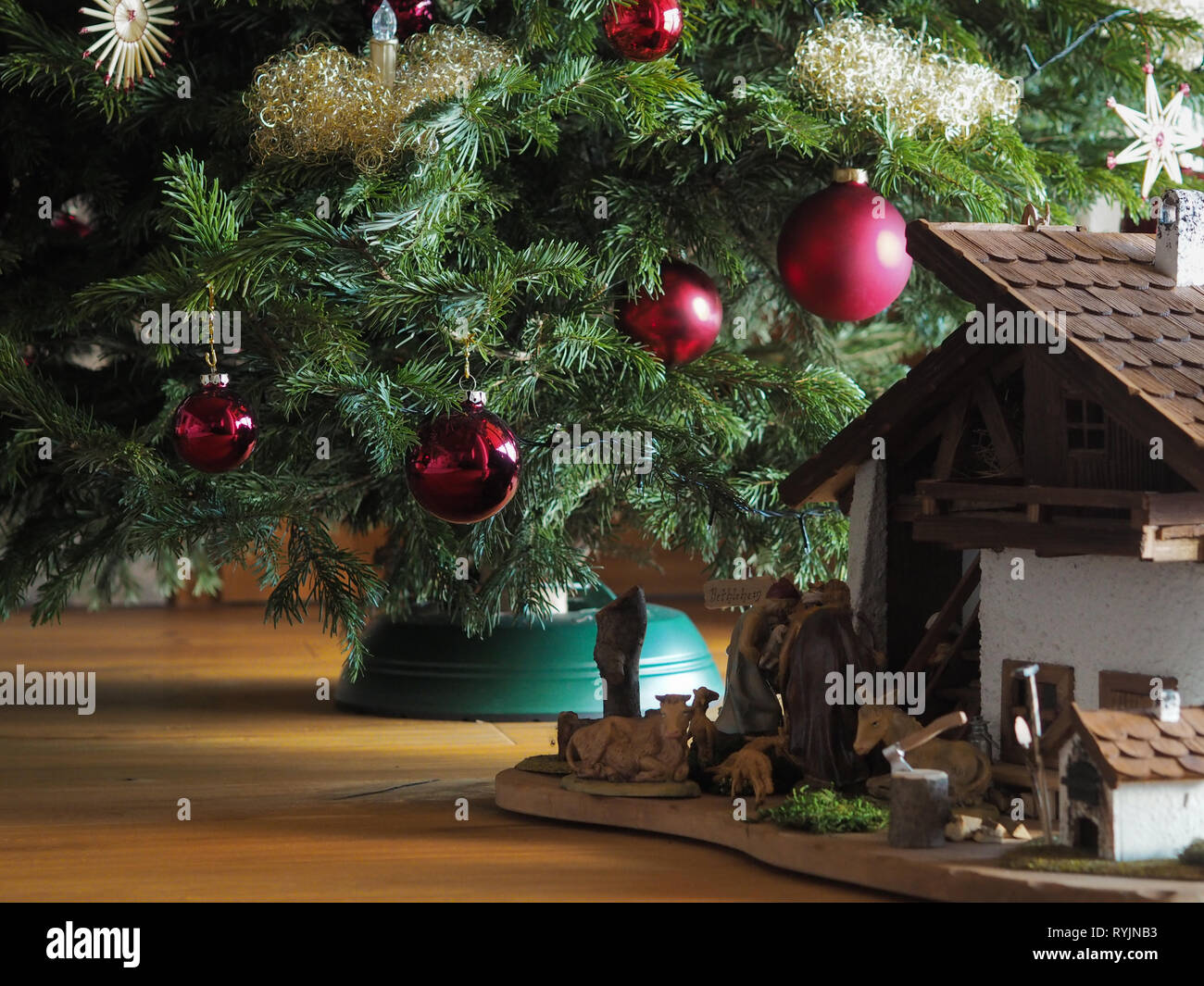 Christmas tree and crib Stock Photo Alamy