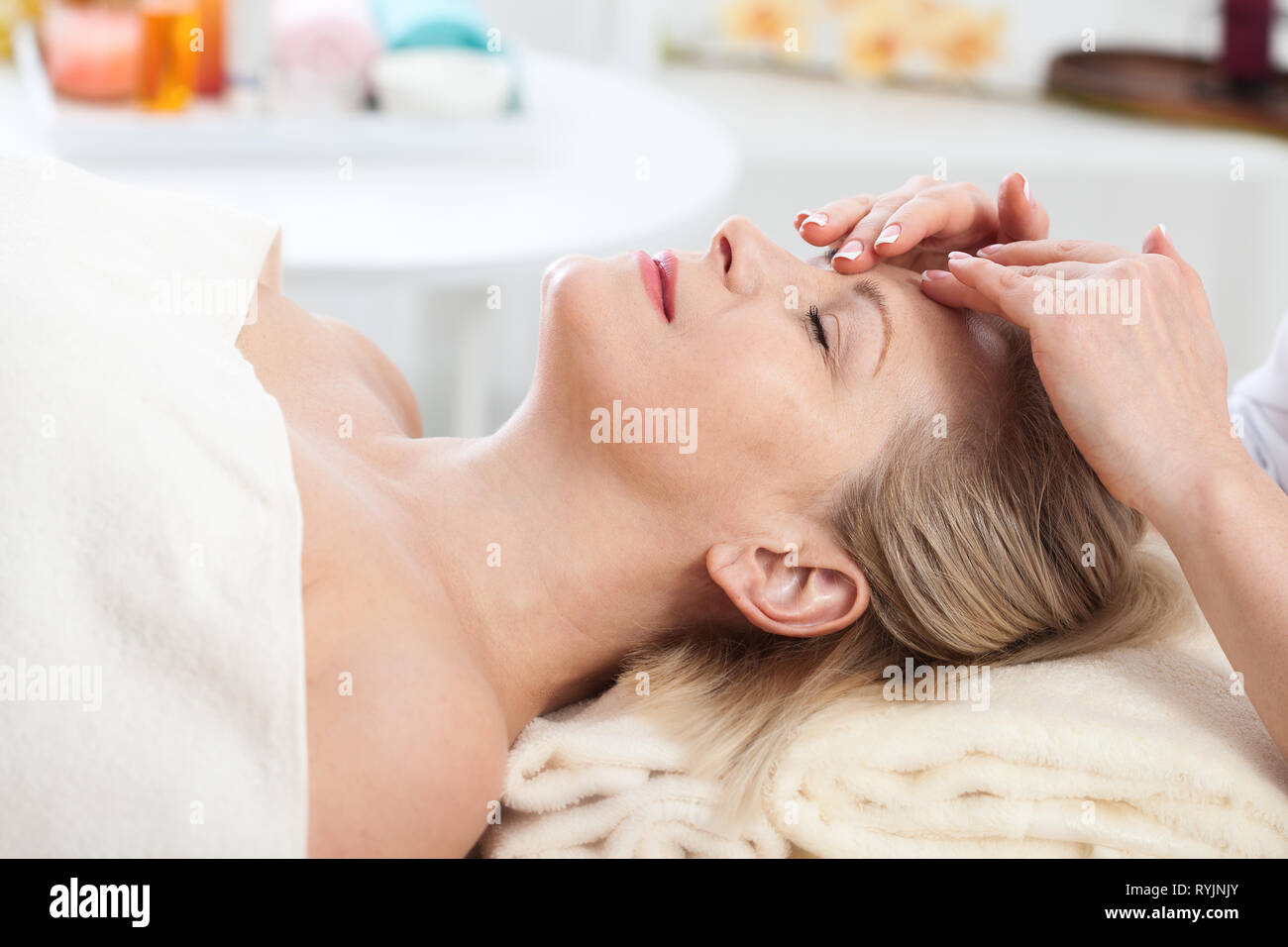 Ledy massage hi-res stock photography and images - Alamy