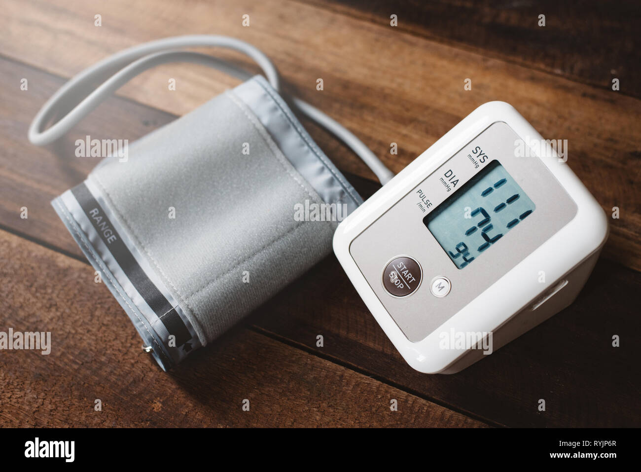 Digital sphygmomanometer hires stock photography and images Alamy