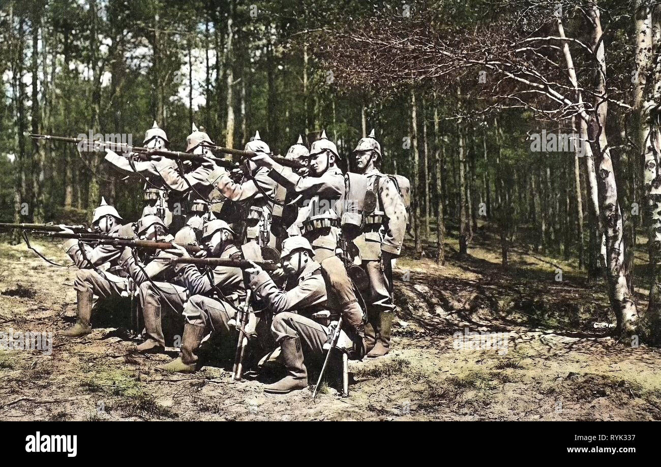 Mauser rifles, Use of weapons, 12. Königlich Sächsisches Infanterie-Regiment Nr. 177, 1914, Dresden, Schützen im Anschlag, Germany Stock Photo