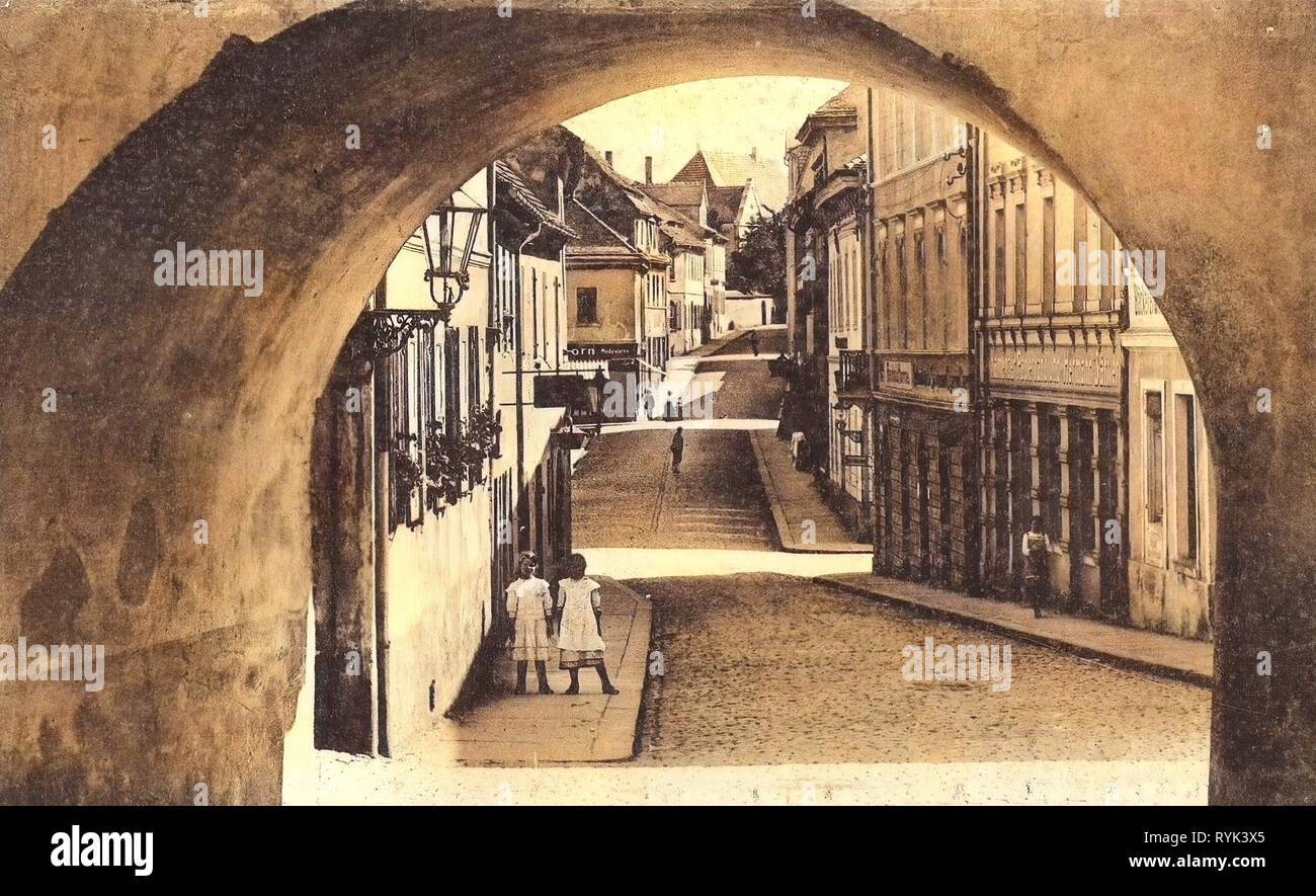Klostertor (Kamenz), 1914, Landkreis Bautzen, Kamenz, Blick durchs Klostertor, Germany Stock Photo