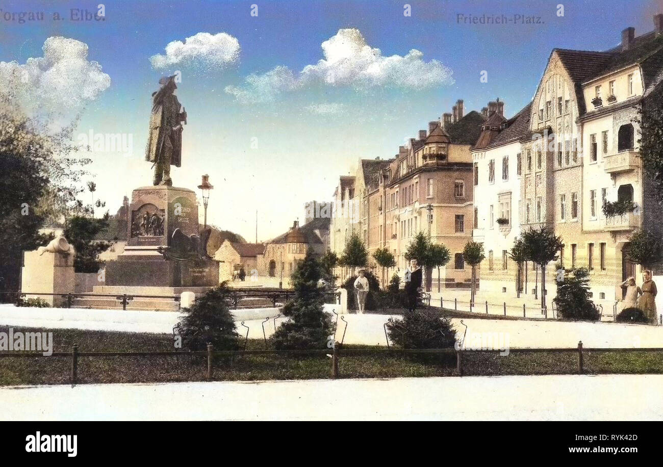 Statue of Friedrich II of Prussia in Torgau, Buildings in Torgau, 1914, Landkreis Nordsachsen, Torgau, Friedrichsplatz, Germany Stock Photo