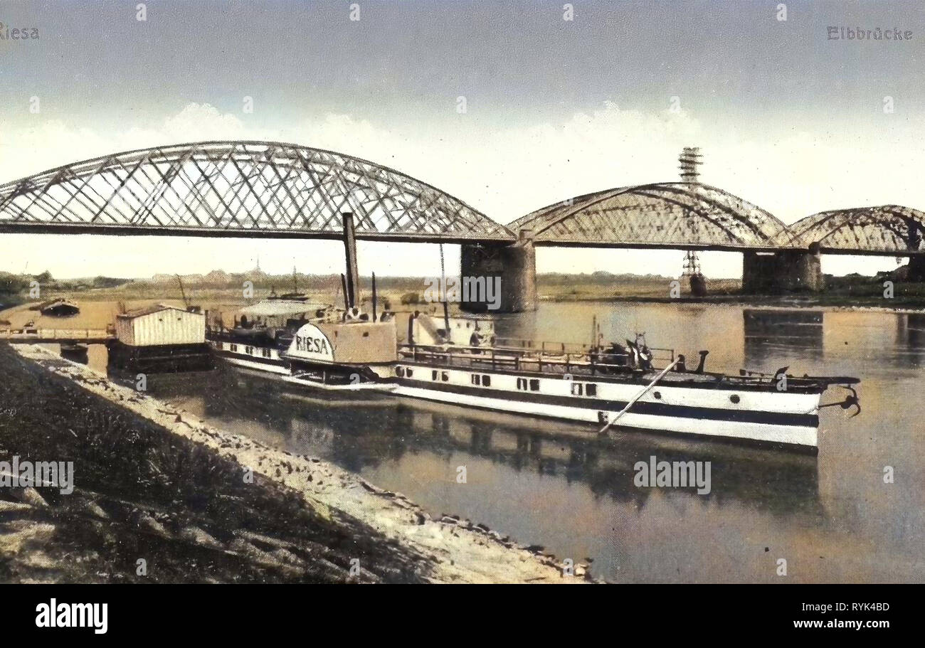 Bridges in Riesa, Elbe in Riesa, Riesa (ship, 1897), Piers in Saxony, 1914, Landkreis Meißen, Riesa, Elbbrücke mit Dampfer Riesa, Germany Stock Photo