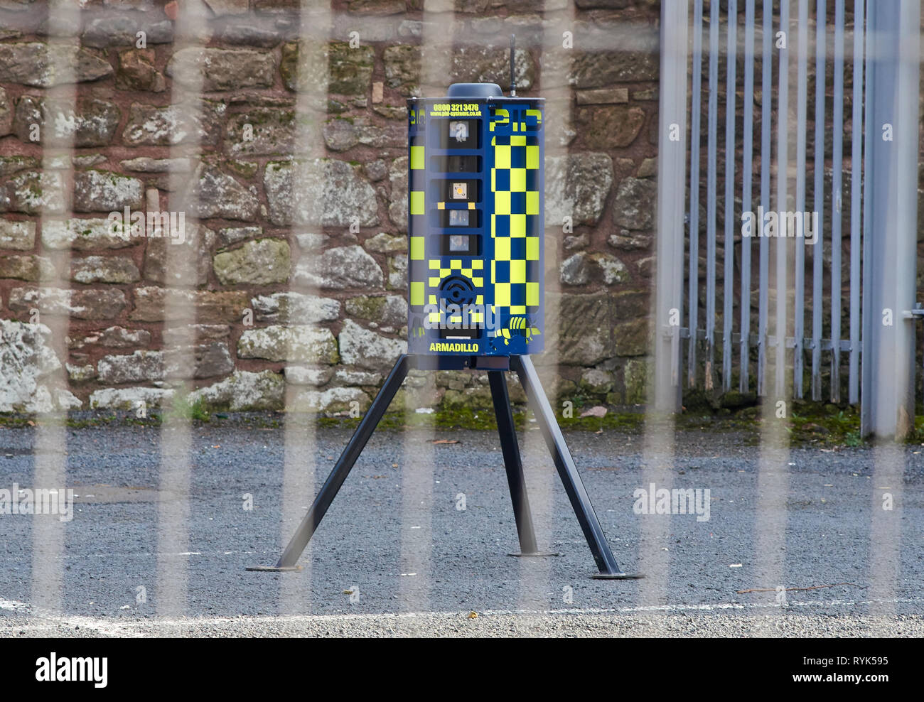 A Perimeter Intruder Detection System (PID) with mobile CCTV tower installed by Police to guard the old surgery building in Gorbals, Scotland, UK Stock Photo