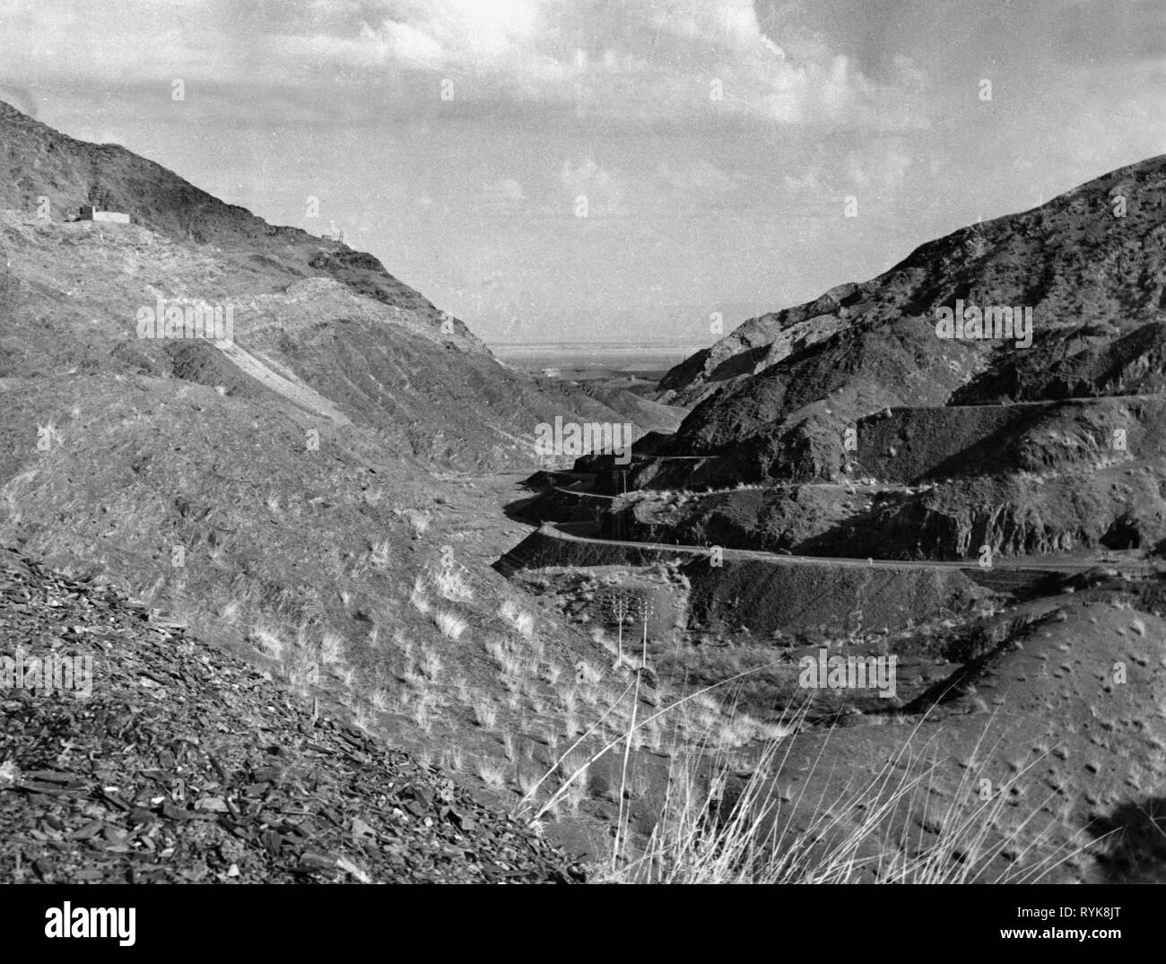 geography / travel, Pakistan, transport, streets, street to the Khyber Pass, 1950s, Additional-Rights-Clearance-Info-Not-Available Stock Photo