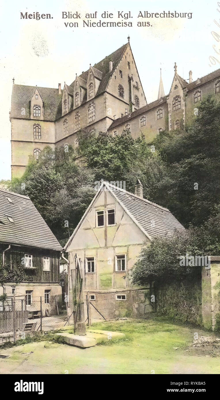Albrechtsburg, Water wells in Saxony, Buildings in Meißen, Timber framed houses in Saxony, 1912, Meißen, Niedermeisa, Schuhmacherei Legler, Germany Stock Photo
