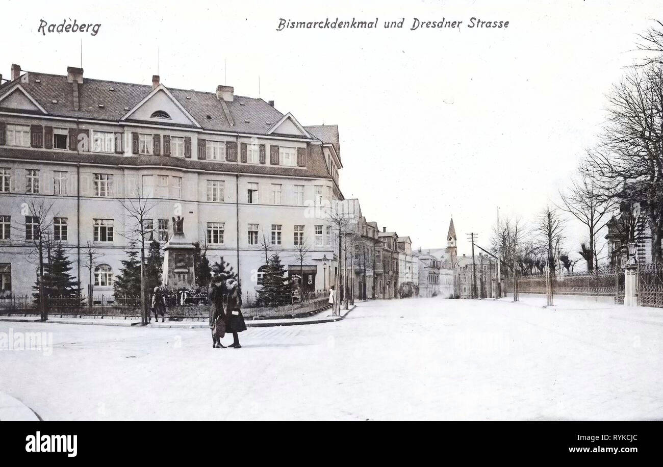 Monuments and memorials to Otto von Bismarck, Buildings in Radeberg, 1915, Landkreis Bautzen, Radeberg, Bismarckdenkmal und Dresdner Straße, Germany Stock Photo