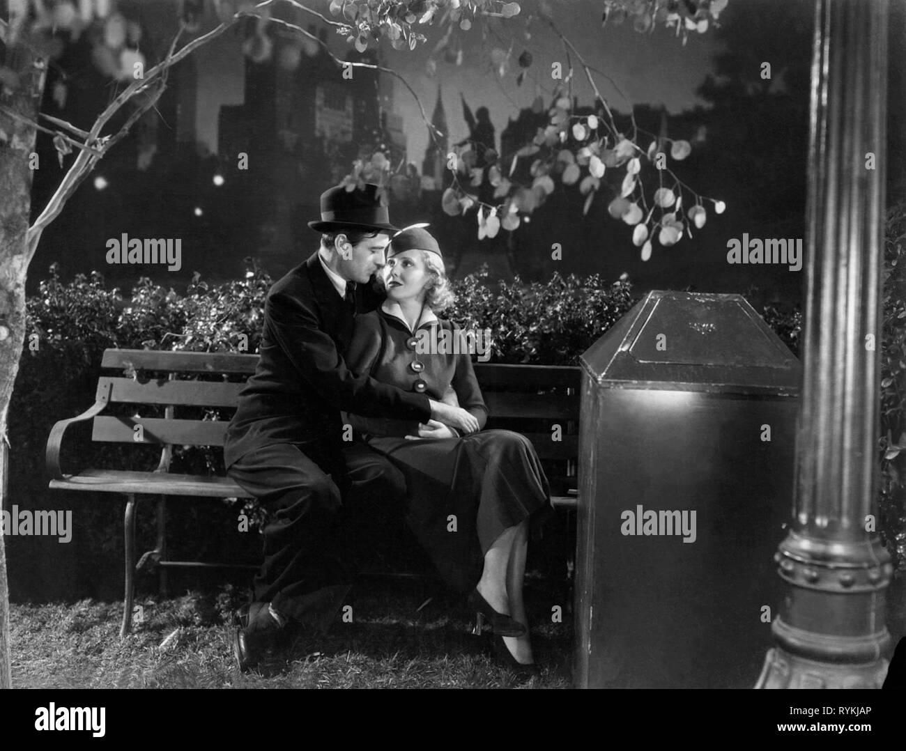 COOPER,ARTHUR, MR. DEEDS GOES TO TOWN, 1936 Stock Photo