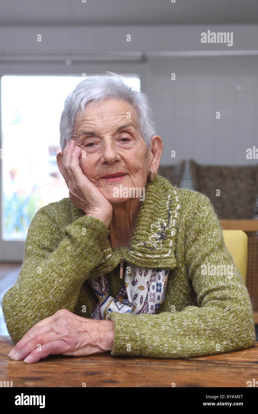 Portait beautiful mature woman hi-res stock photography and images - Alamy