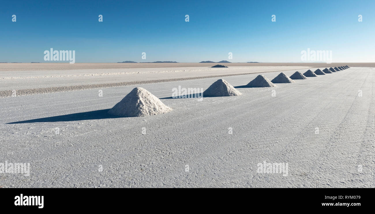 Panorama of the salt pyramids of Colchani in the Salt Flat of Uyuni (Salar de Uyuni) where the salt is drying before further processing, Bolivia. Stock Photo