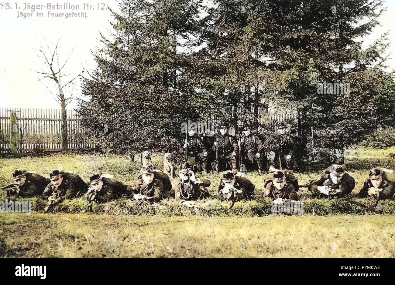 Shooting ranges in Germany, Use of weapons, Military working dogs of Germany, 1. Königlich Sächsisches Jäger-Bataillon Nr. 12, 1906, Landkreis Mittelsachsen, Freiberg, Jäger im Gefecht Stock Photo