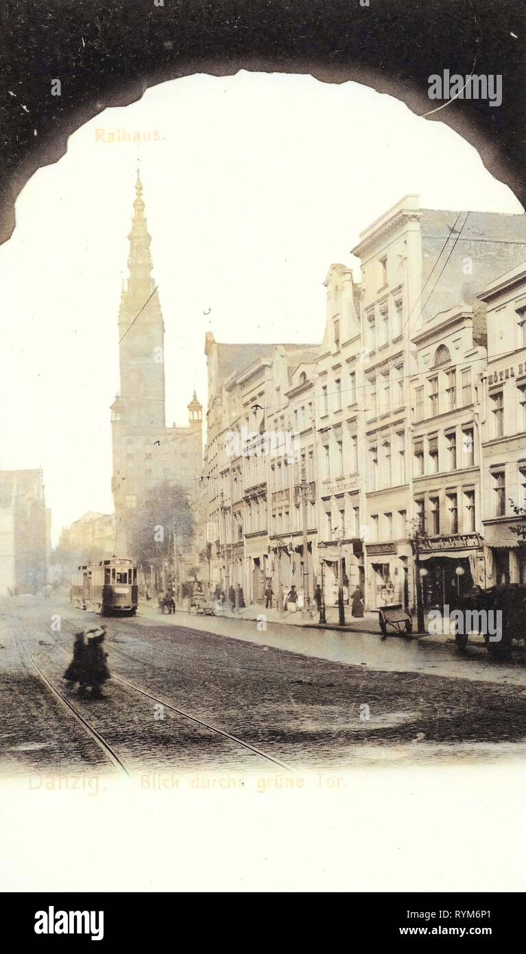 Trams in Gdańsk, 1903, Pomeranian Voivodeship, Danzig, Blick durchs grüne Tor mit Straßenbahn Stock Photo