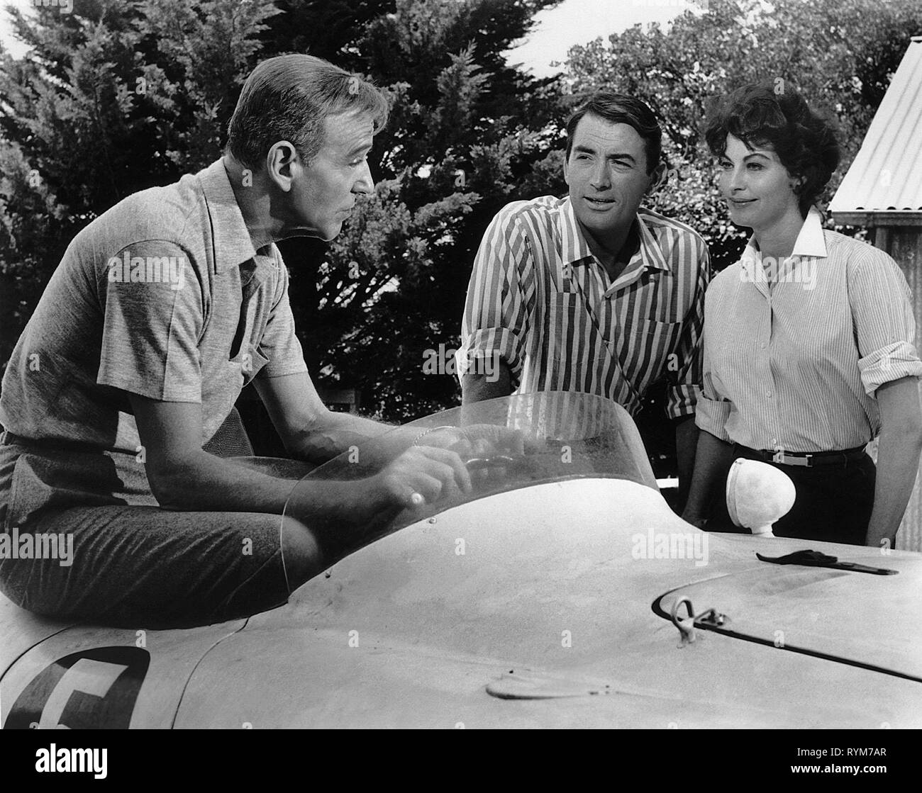 ASTAIRE,PECK,GARDNER, ON THE BEACH, 1959 Stock Photo