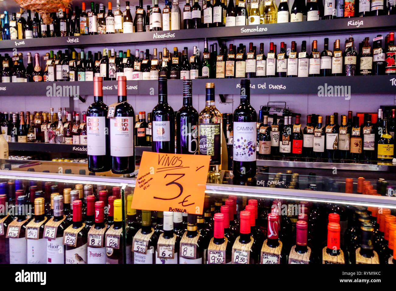 Valencia Central Market, Valencia products, vinos, liqueurs, only for 3 euros Valencia Mercado Central Stock Photo