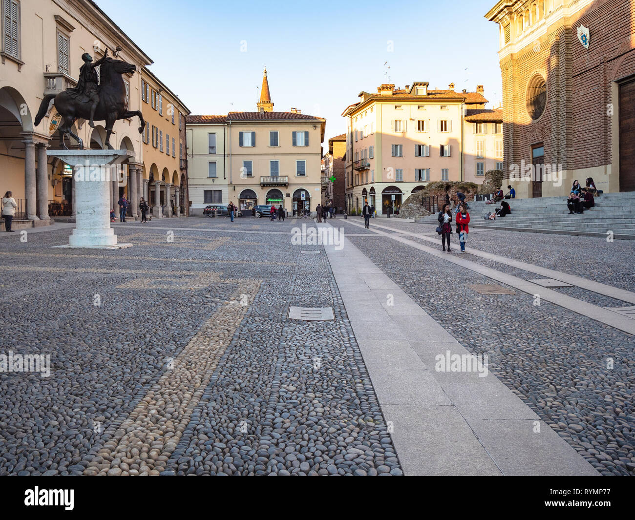 PAVIA, ITALY - FEBRUARY 22, 2019: people walk on Piazza del Duomo in Pavia  city in evening. Pavia is town in Lombardy, the city was the capital of Kin  Stock Photo - Alamy