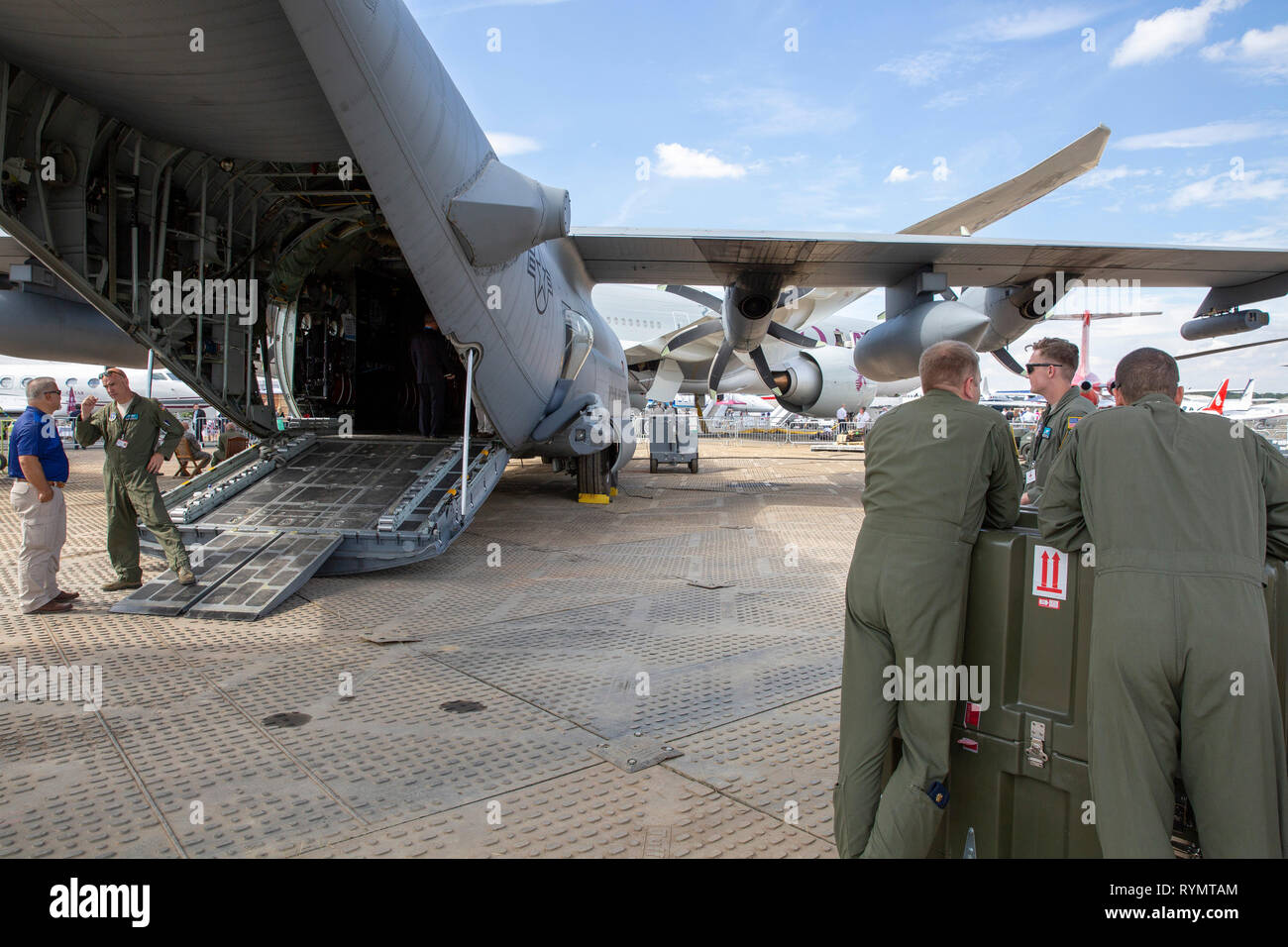 USAF Ground crew and Hercules C-130 Stock Photo - Alamy