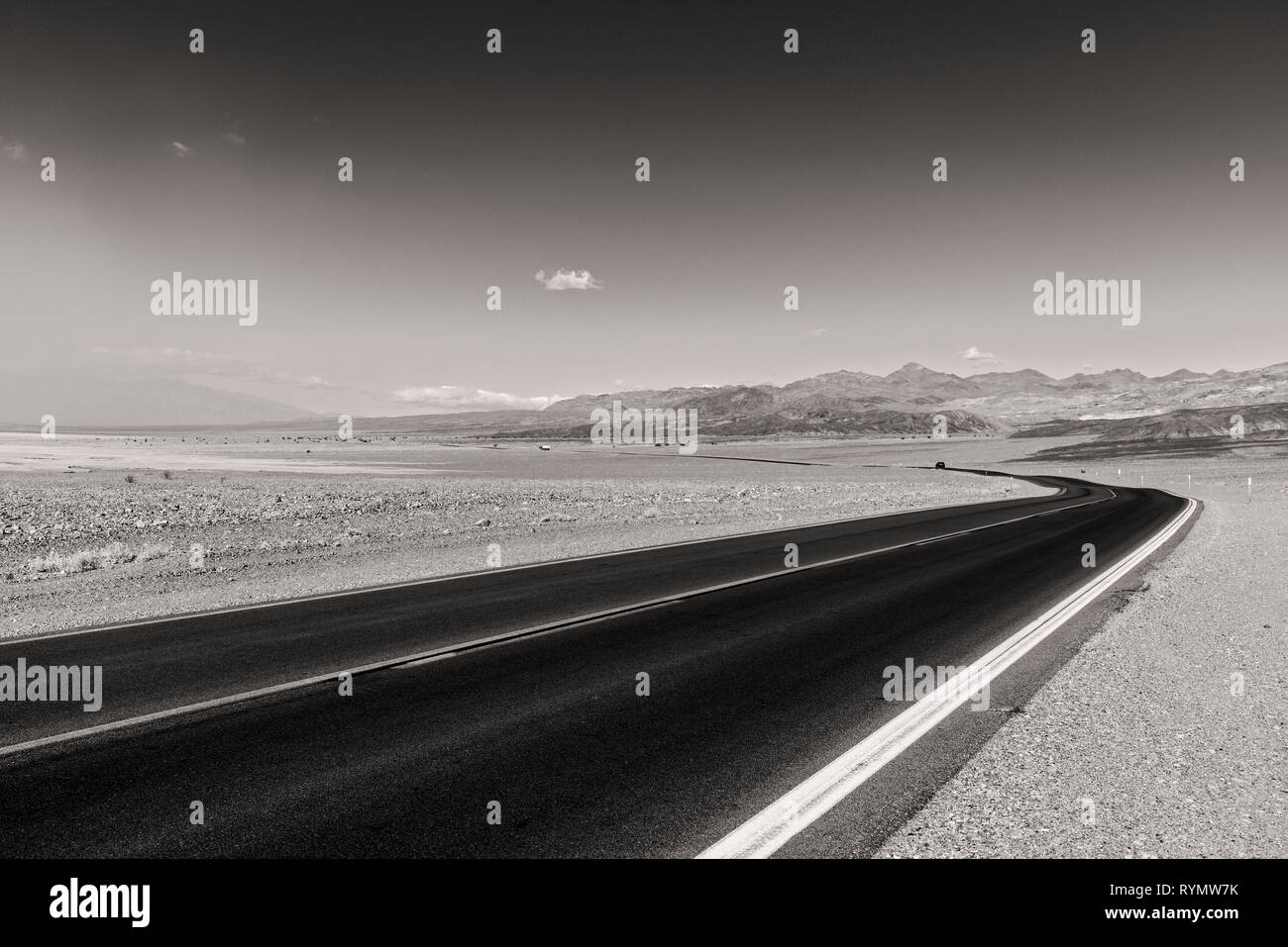 Black and white desert hi-res stock photography and images - Alamy