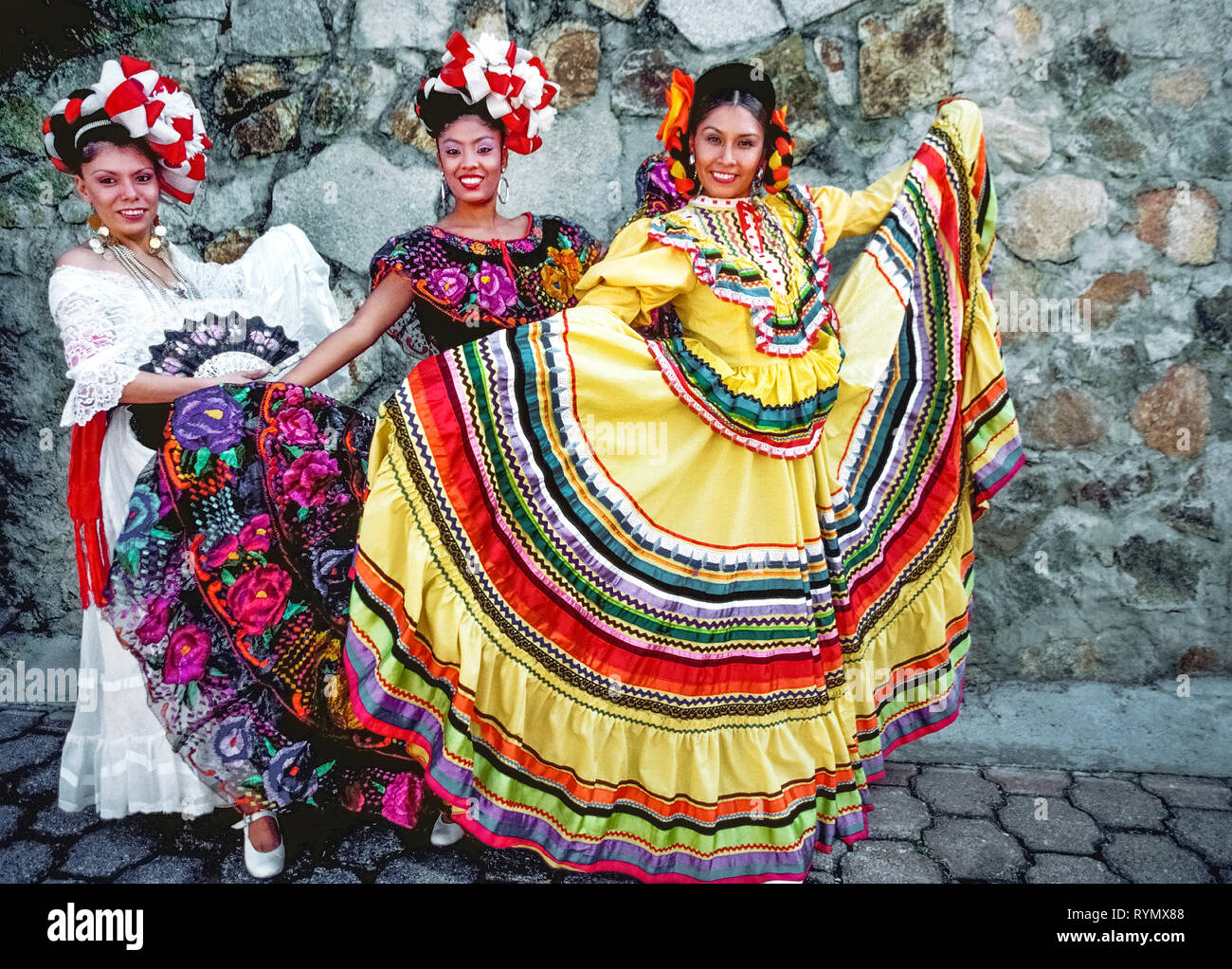 Mexican folk dresses hi res stock photography and images Alamy