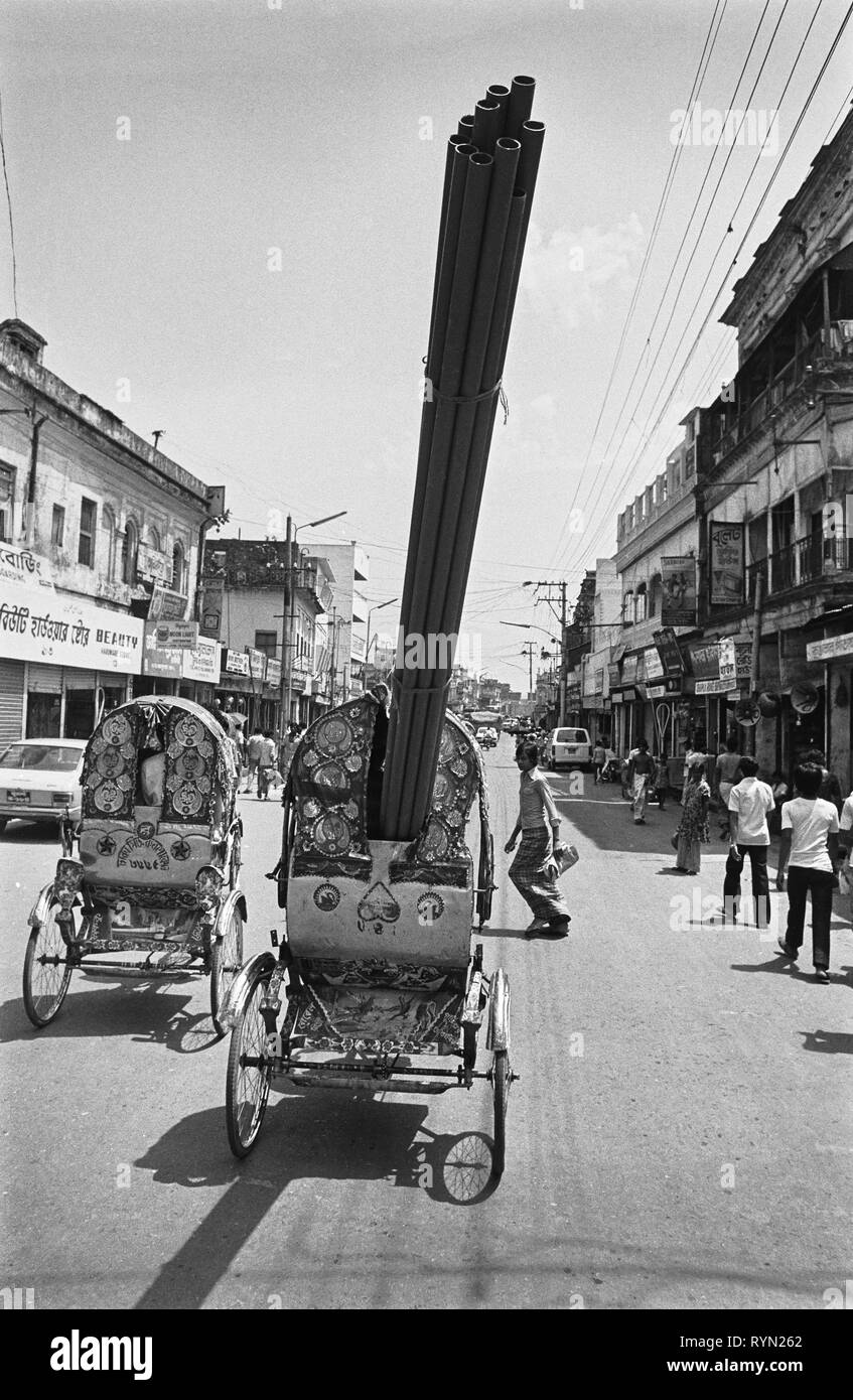 Old Loading Rickshaw Dhaka rickshaw Black and White Stock Photos & Images - Alamy