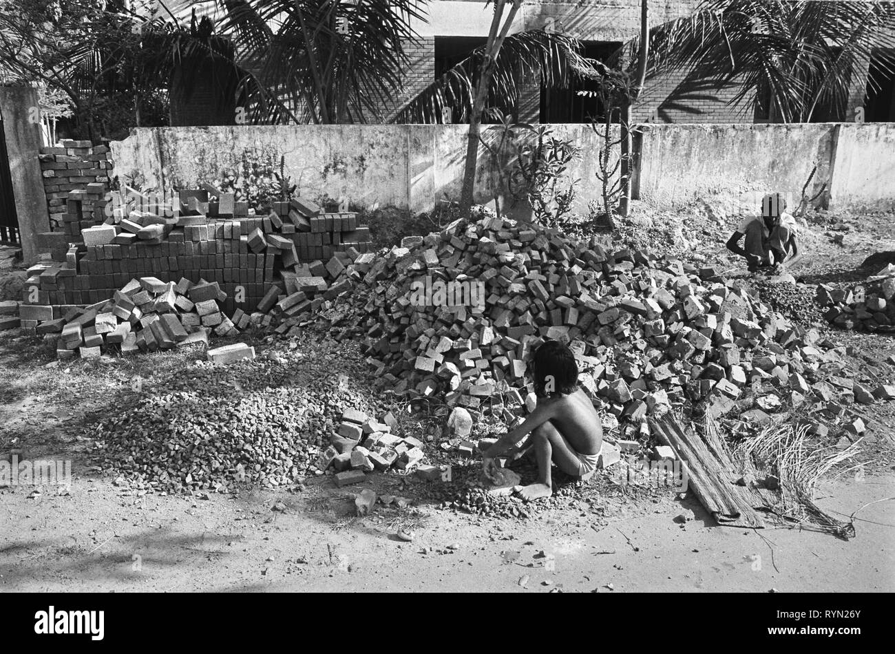 3-23 Child breaking bricks for hardcore, Bangladesh 1981 Stock Photo