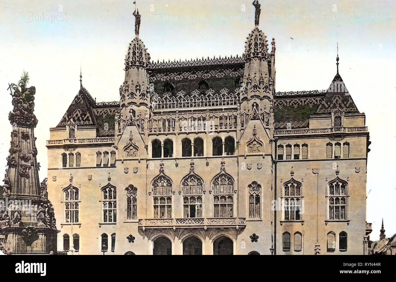 Building of the Hungarian Culture Foundation and the Holy Trinity column, 1904, Budapest, Königlich Ungarisches Finanz, Ministerium, Hungary Stock Photo