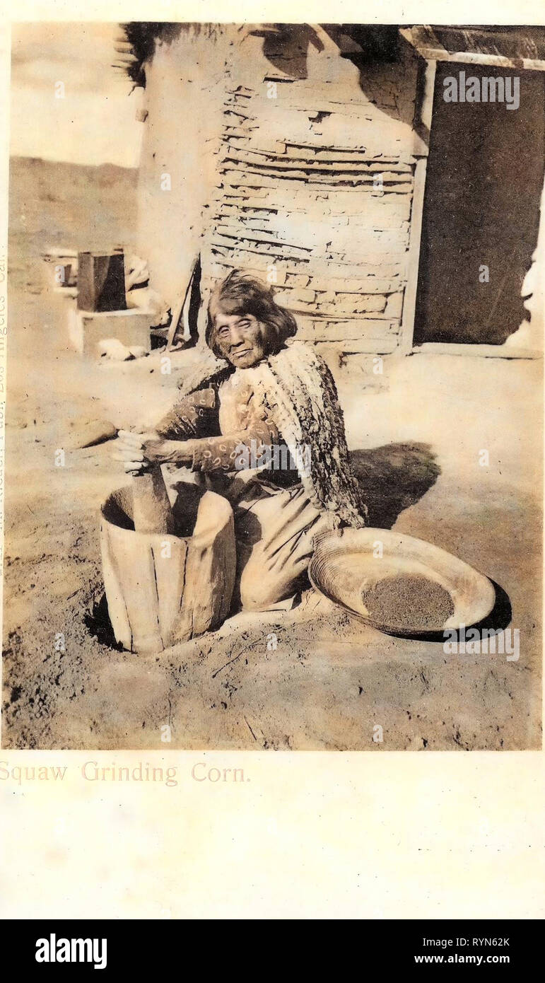 Native American people in the United States, Women at work in the United States, 1904 postcards, 1904, Squaw Grinding Corn Stock Photo