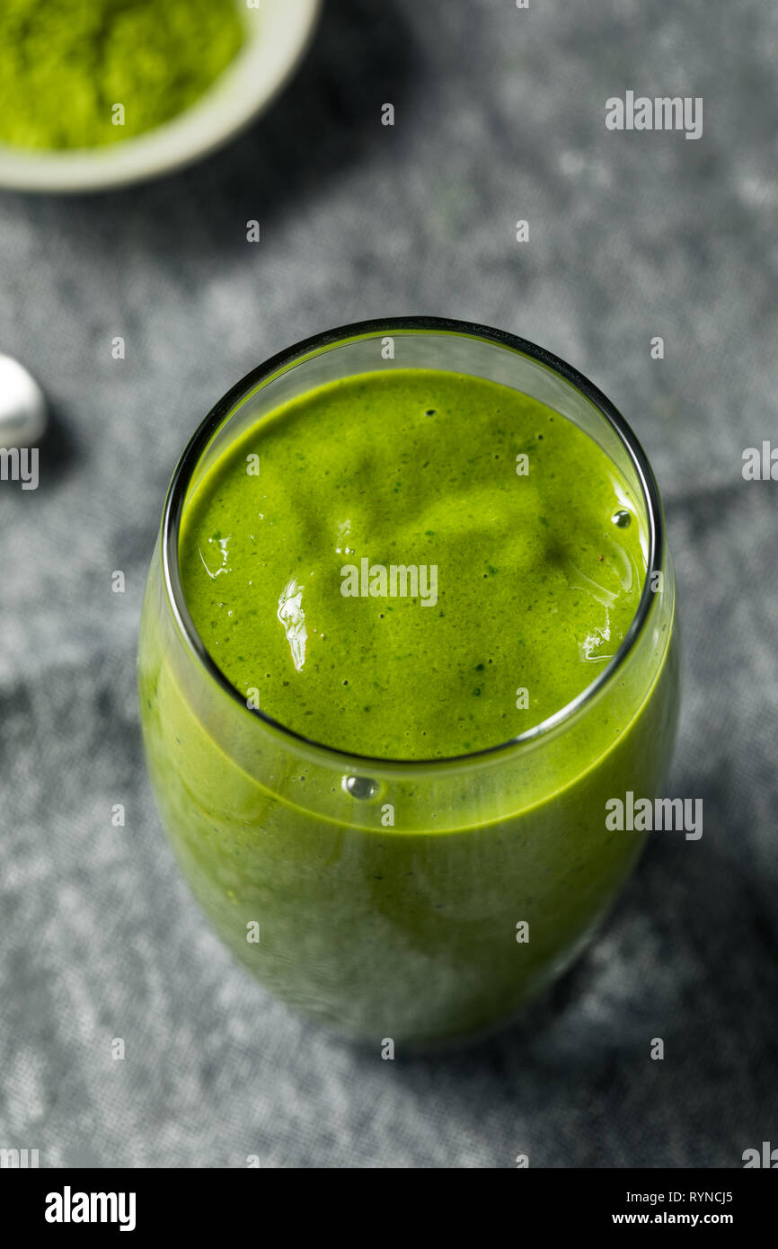 Healthy Homemade Matcha Breakfast Smoothie with Spinach and Banana