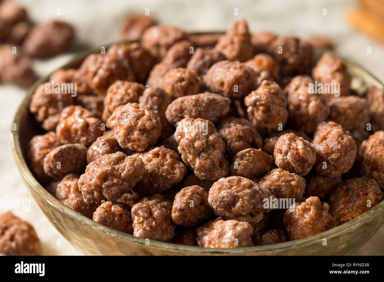 Homemade Cinnamon Sugar Almonds Ready to Eat Stock Photo Alamy