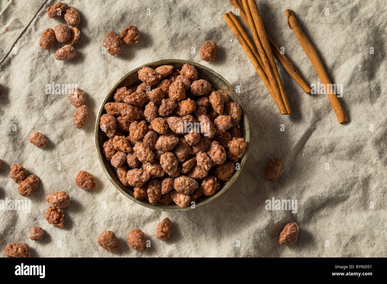 Homemade Cinnamon Sugar Almonds Ready to Eat Stock Photo Alamy