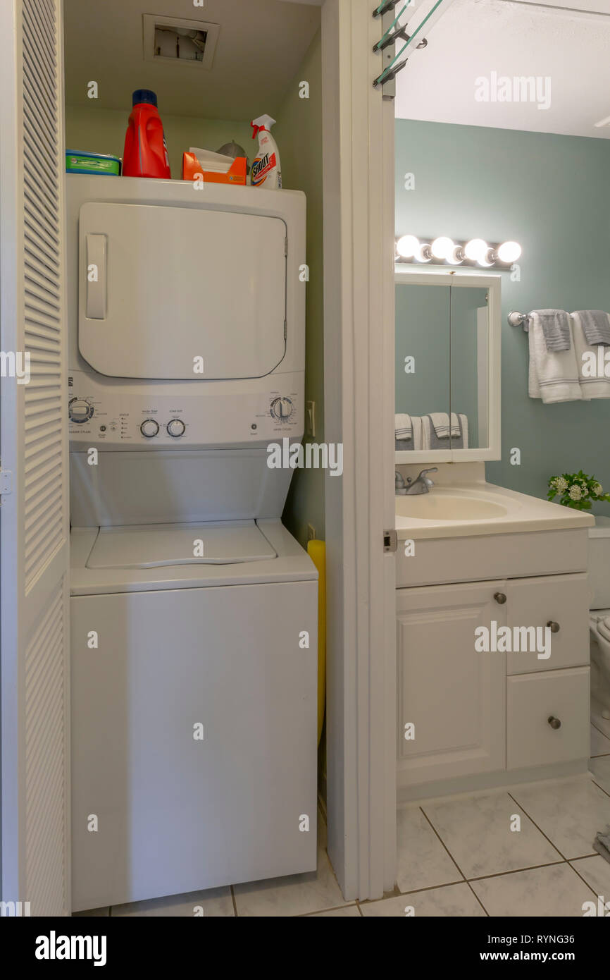 Washer dryer laundry room hires stock photography and images Alamy