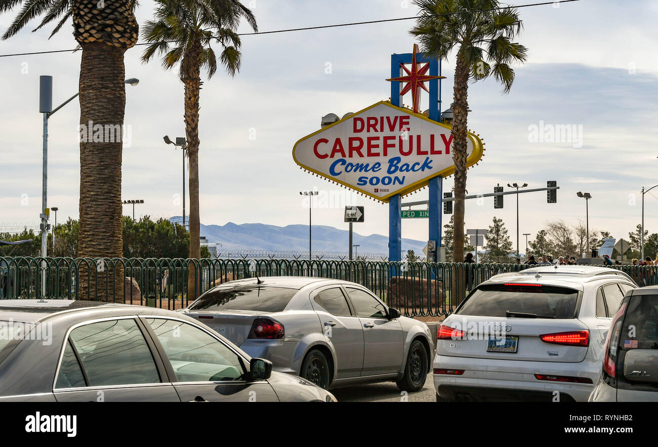 LAS VEGAS, NV, USA - FEBRUARY 2019: The back of the famous "Welcome to Las  Vegas" sign with traffic in the foreground on Las Vegas Boulevard Stock  Photo - Alamy