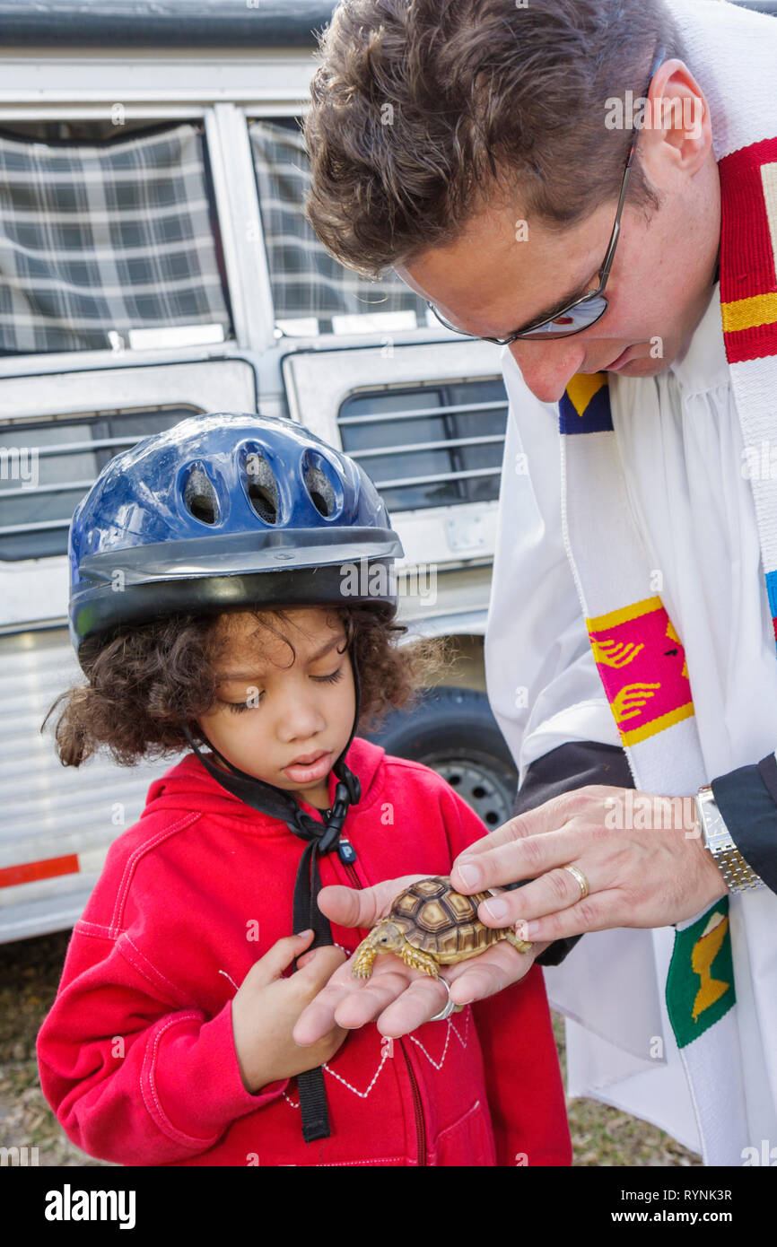 Miami Florida,Temple Israel,Bow Wow Palooza Interfaith Blessing of the Animals,pet pets,turtle,clergy,Reverend Dr. James Reho,Episcopal priest,religio Stock Photo