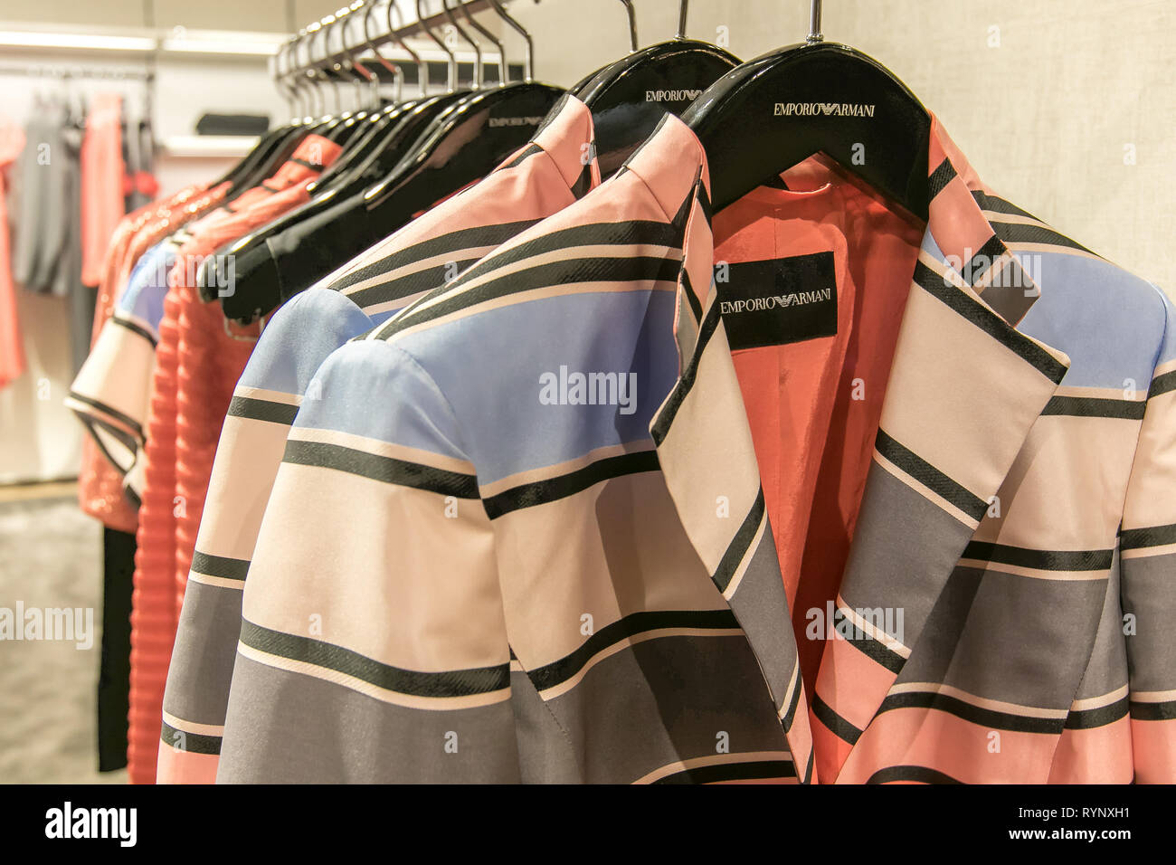 Clothing rack new york hi-res stock photography and images - Alamy