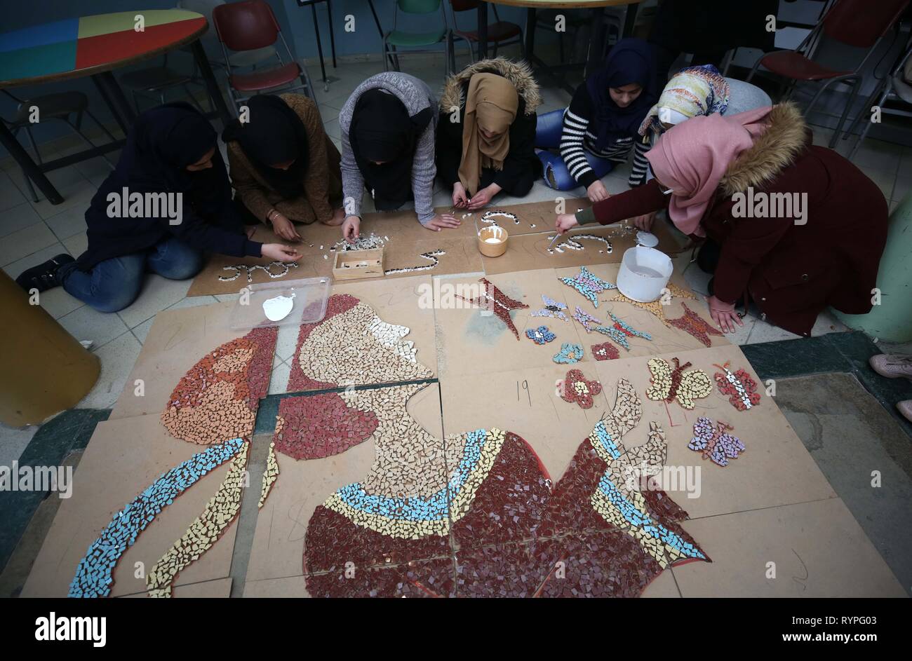 190314) -- NABLUS, March 14, 2019 (Xinhua) -- Young Palestinian girls work  in making a mural titled "The Lady of Spring" at the Nablus Girls  Rehabilitation Center in the West Bank city