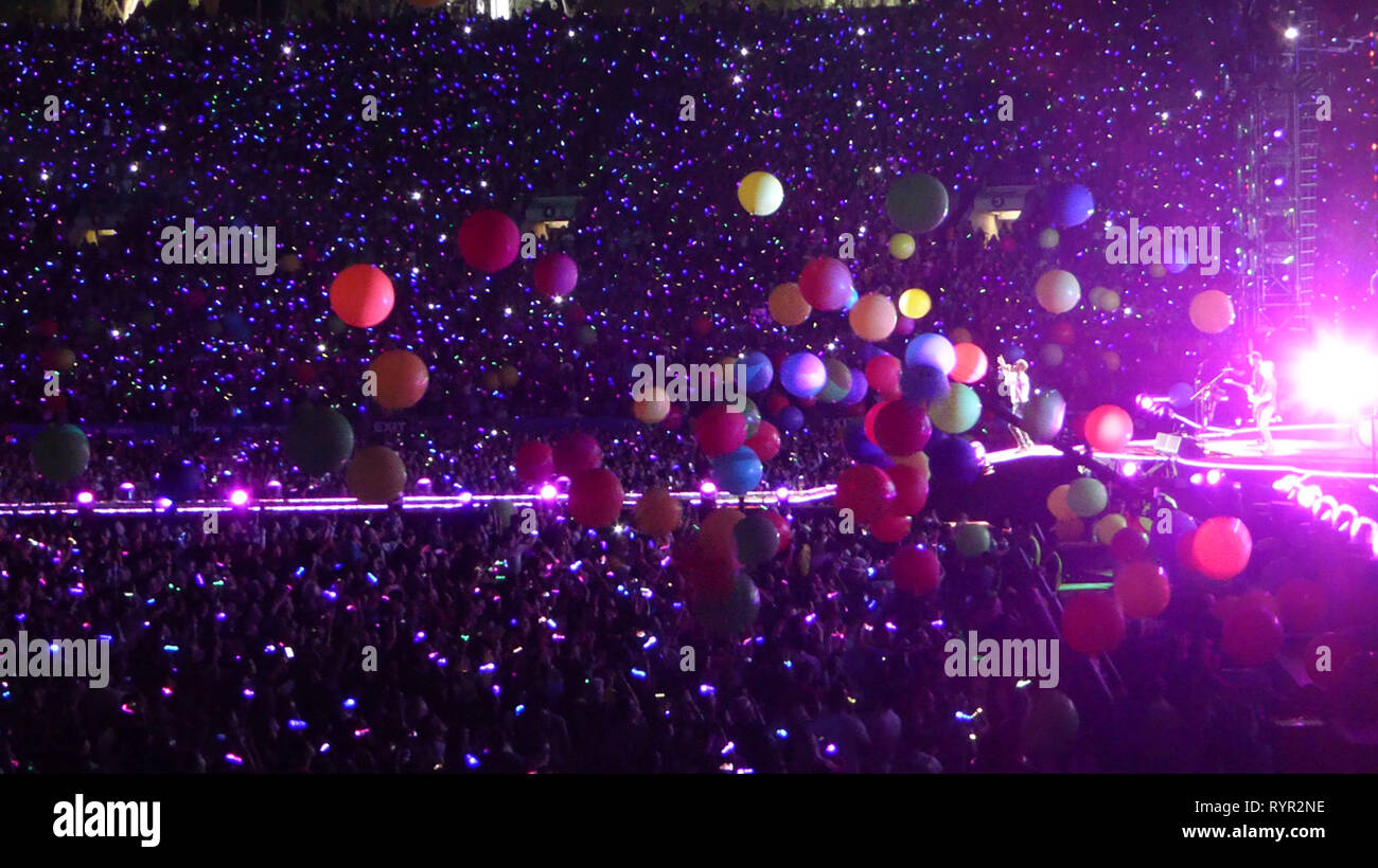 a head full of dreams tour side view a head full of dreams tour side view