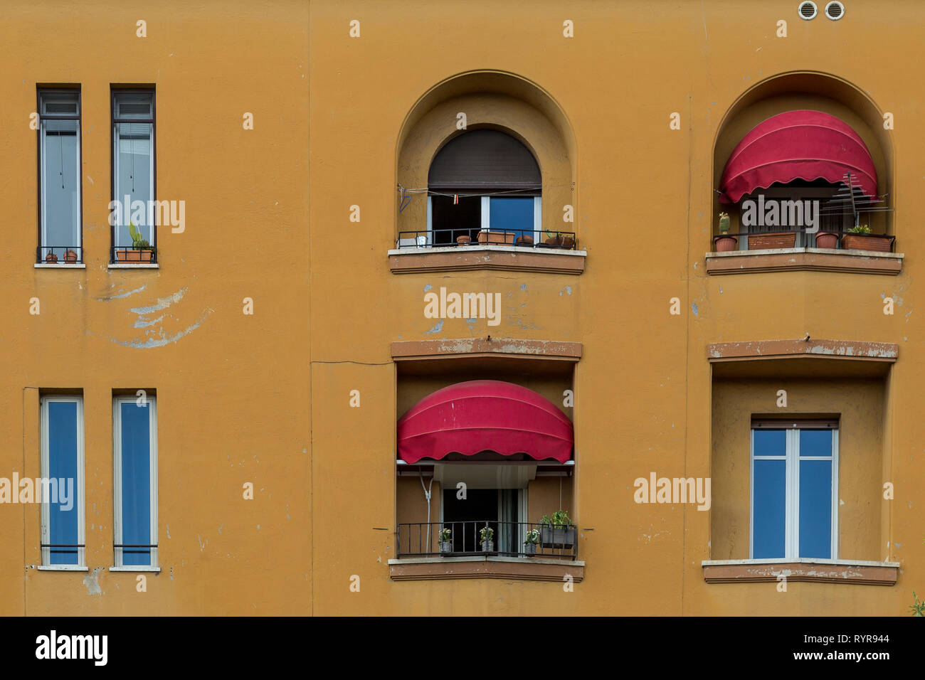 Decorative Windows Rome Decorative windows hi-res stock photography and images - Alamy