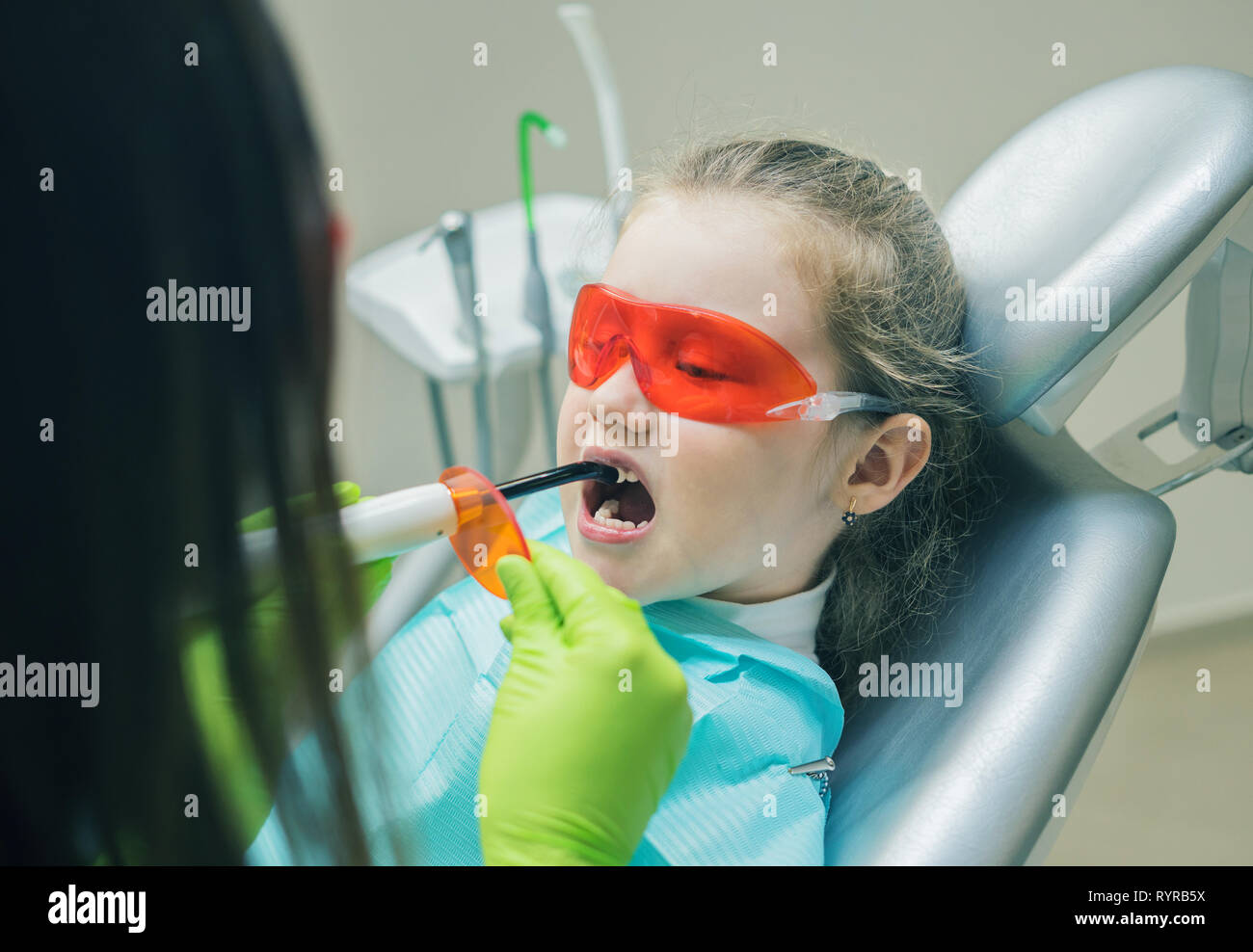 Dental uv hires stock photography and images Alamy