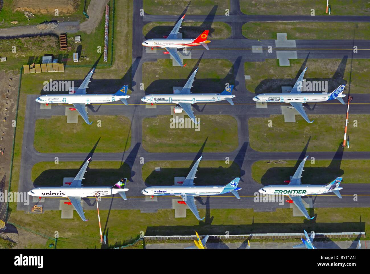 Several aircraft, Airbus A320, various airlines, Hamburg, Germany Stock Photo