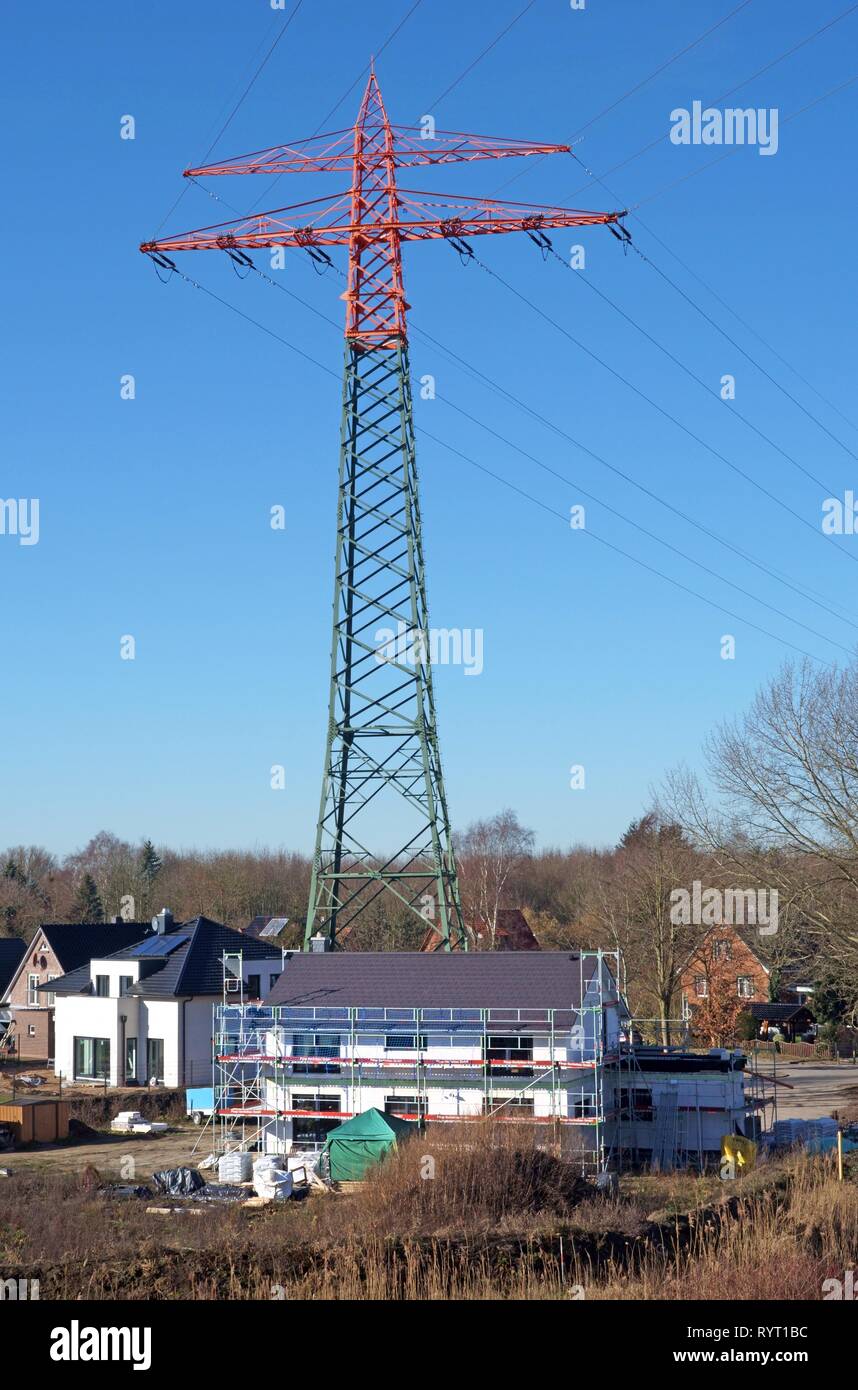 New construction under electric high-voltage line, Hamburg, Germany Stock Photo